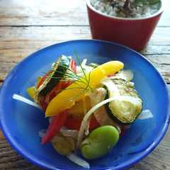 รูปของ そら豆と野菜のカラフルマリネ♪