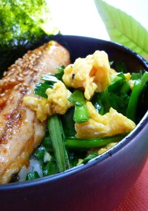 イワシとニラのピリ辛丼-レシピのメイン写真