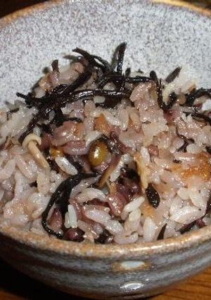 ひじきとえのきだけの炊き込みご飯-レシピのメイン写真