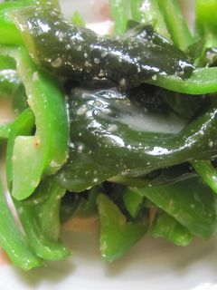 ピーマンとわかめのゴマ和え-レシピのメイン写真