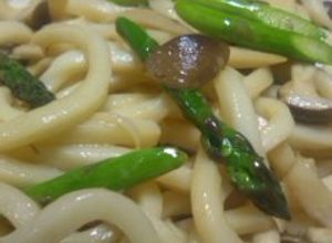 お吸い物の素できのこのバター醤油うどん☆-レシピのメイン写真