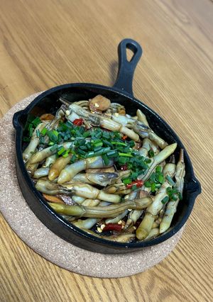 スキレットde簡単マテ貝ガリバタ醤油炒め-レシピのメイン写真