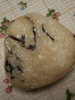塩コンブおにぎり♥゛-レシピのメイン写真