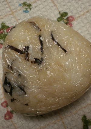 塩コンブおにぎり♥゛-レシピのメイン写真