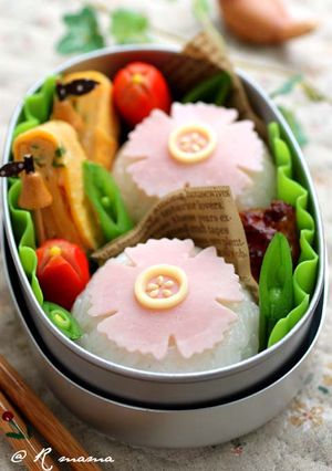抜き型で簡単！お花おにぎり♪～キャラ弁～-レシピのメイン写真
