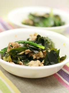 豚と小松菜とわかめの煮物-レシピのメイン写真