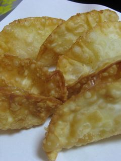 餃子の皮で☆チーズ&カニ缶の包み揚げ-レシピのメイン写真