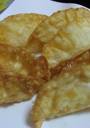 餃子の皮で☆チーズ＆カニ缶の包み揚げ-レシピのメイン写真