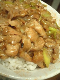 ゴマ風味のスタミナ肉丼-レシピのメイン写真