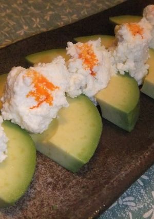 ラー油で食べる♬アボカドカッテージチーズ-レシピのメイン写真