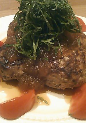 新たまねぎのソースをかけたハンバーグ-レシピのメイン写真