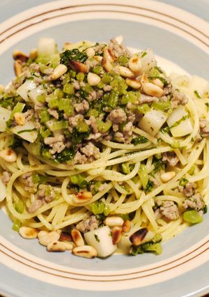 蕪と豚挽肉のパスタ・ジェノベーゼソース-レシピのメイン写真