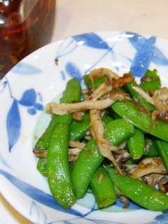 スナップエンドウの食べるラー油炒め-レシピのメイン写真