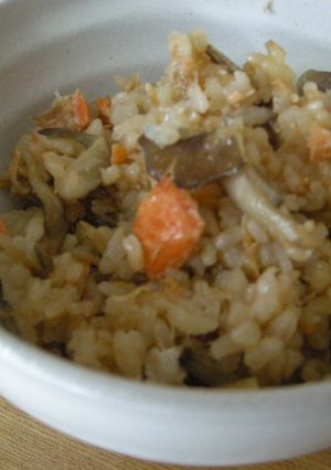 鮭とたっぷりキノコの炊き込みご飯-レシピのメイン写真