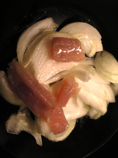 マグロと玉葱のマリネ-レシピのメイン写真