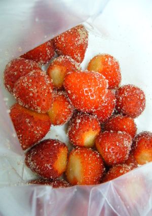 そのまま食べて美味しい☆冷凍いちご-レシピのメイン写真