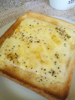 チーマヨペッパー メープルかけトースト-レシピのメイン写真