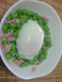 サイゼリヤ風青豆とベーコンの温たまサラダ-レシピのメイン写真
