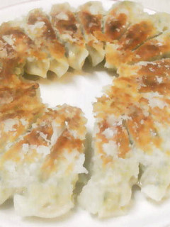 手作り餃子を包んだら…焼くとカリッと!!-レシピのメイン写真