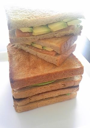 アボカドとサーモンのサンドイッチ-レシピのメイン写真