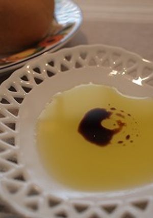 パンにオリーブオイル+(プラス)-レシピのメイン写真