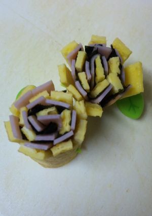 お弁当(キャラ弁)の隙間にお花を-レシピのメイン写真
