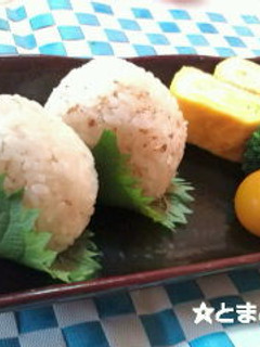 「ほんだし&胡麻」の大葉おにぎり♪-レシピのメイン写真