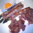 アスパラガスの肉巻き 卵黄添え