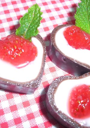 ハートチョコカップの苺レアチーズ-レシピのメイン写真