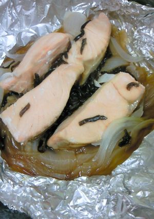 材料3つ！調味料なしで鮭のホイル焼き-レシピのメイン写真