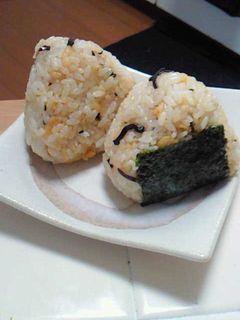 簡単おにぎり☆天かすゴマ塩昆布-レシピのメイン写真