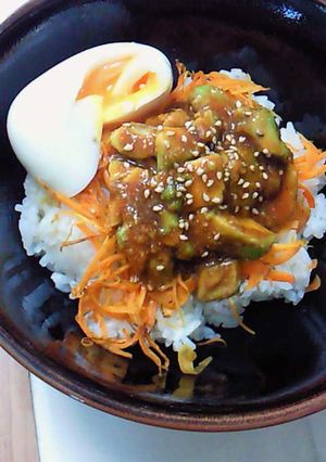アボカドのコチュたま丼-レシピのメイン写真
