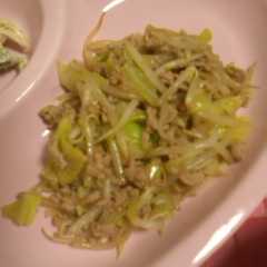 รูปของ あまり野菜と豚挽き肉のオイスター炒め♪