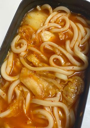 節約キャンプ飯！キムチで簡単！キムチうどん！-レシピのメイン写真