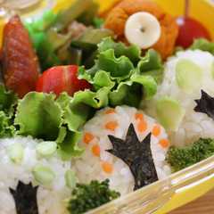 รูปของ お弁当に♪カワイイおにぎりの木々