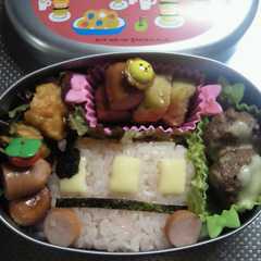 รูปของ 簡単キャラ弁*バス〜BUS〜