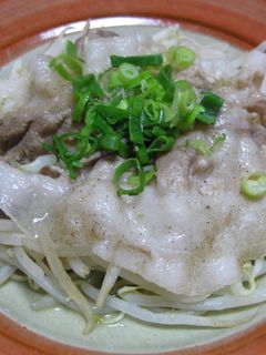 フライパンで簡単☆もやしと豚肉の蒸し焼き-レシピのメイン写真