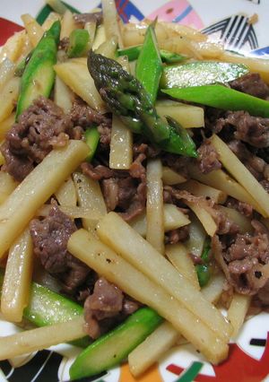 牛肉とアスパラとじゃがいもオイスター炒め-レシピのメイン写真