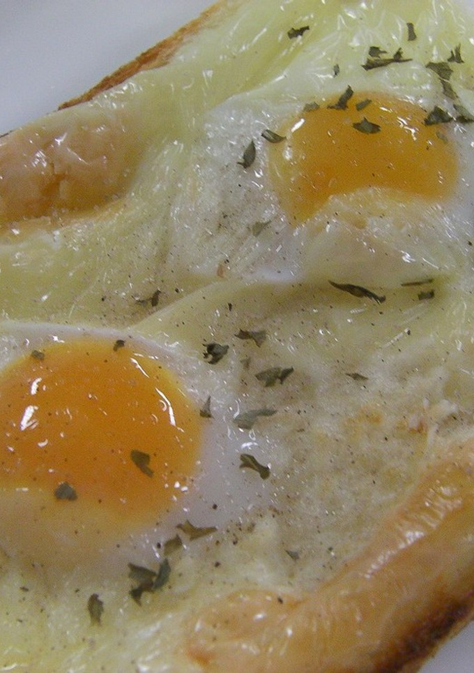 うずらで目玉焼きトースト-レシピのメイン写真
