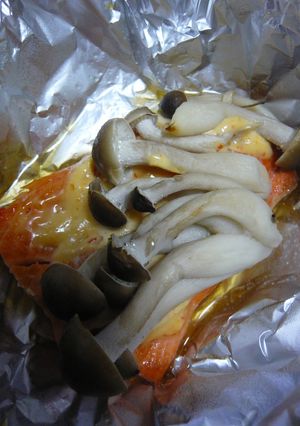 コチュマヨで☆しめじと鮭のホイル焼き☆-レシピのメイン写真