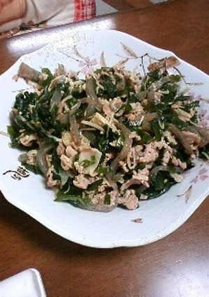 こんにゃくとワカメ炒め-レシピのメイン写真