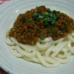 รูปของ ひき肉でつゆなしカレーうどん♪