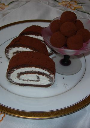 ｼｭﾜｼｭﾜｯ!チョコスフレロールケーキ-レシピのメイン写真