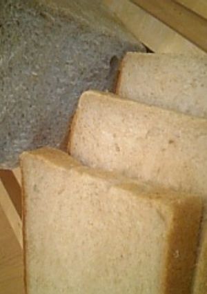 ふわっ全粒粉toライ麦...角食-レシピのメイン写真