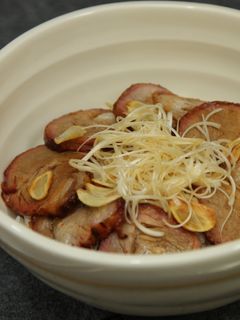 ☆焼豚で♪かんたんピリ辛チャーシュー丼-レシピのメイン写真