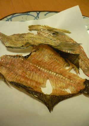 レンジで簡単♪揚げない魚の骨せんべい-レシピのメイン写真