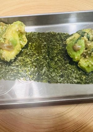 🥑アボカドと酒盗を和えて味付け海苔乗っけ-レシピのメイン写真