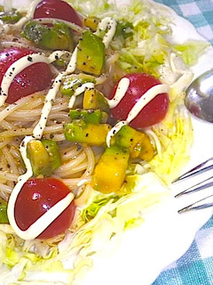 アボカドとトマトのパスタ-レシピのメイン写真