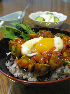 とろ~り卵とアボカドの韓国風キムチ丼-レシピのメイン写真