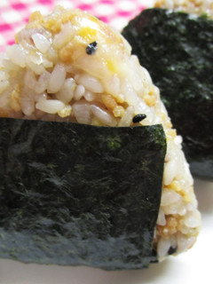 鶏そぼろとチーズのお握り-レシピのメイン写真